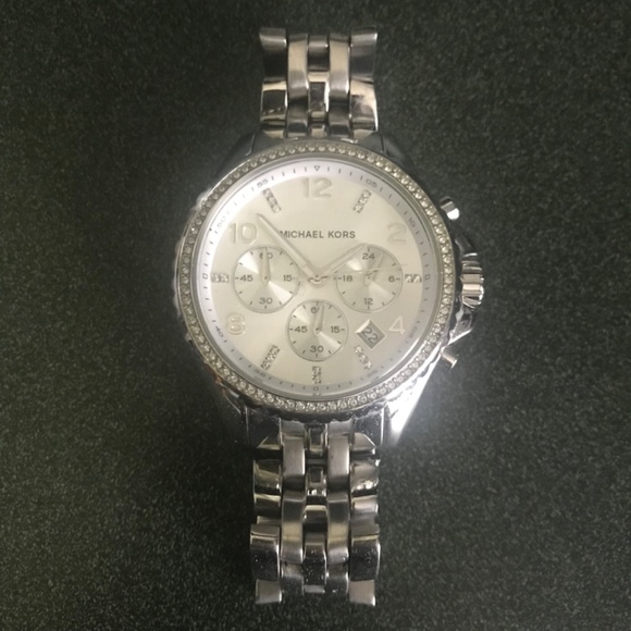 Michael Kors Silver Tone Oversized Stainless Steel Women’s Watch MK5882 - Picture 10 of 14